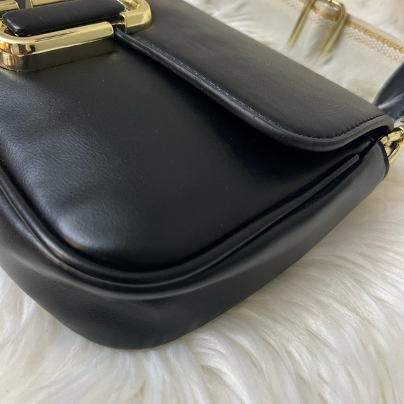 Marc Jacobs Black Shoulder Bag with Gold Chain - Picture 4 of 11